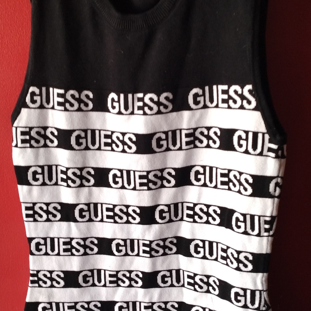 Woman Guess dress size medium  black and white pattern